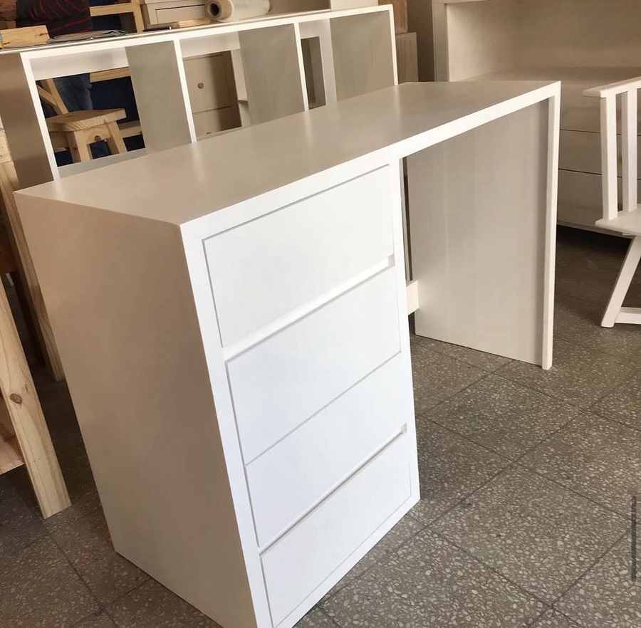 Escritorio modelo 20 de Mueblería Longhi