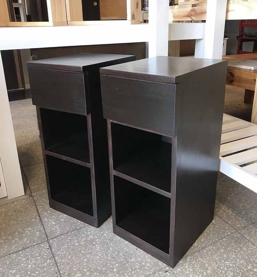 Mesa de luz modelo 07 de Mueblería Longhi