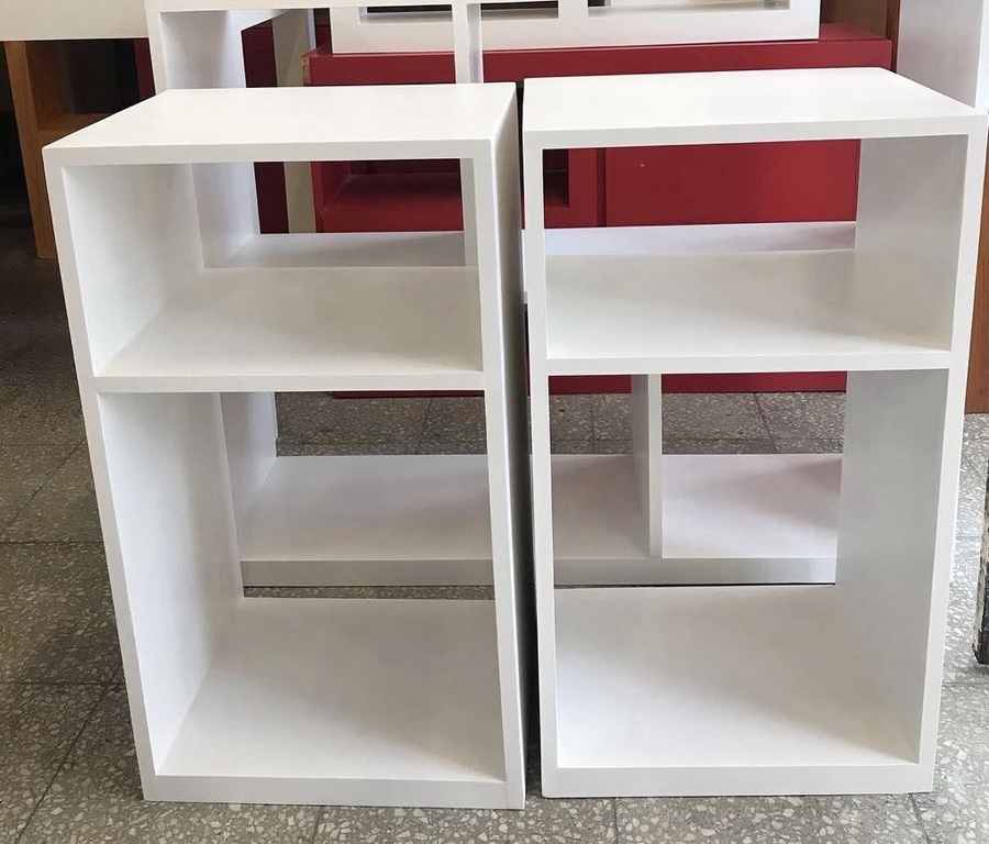 Mesa de luz modelo 10 de Mueblería Longhi