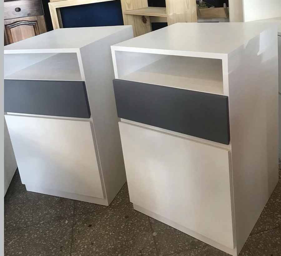 Mesa de luz modelo 14 de Mueblería Longhi
