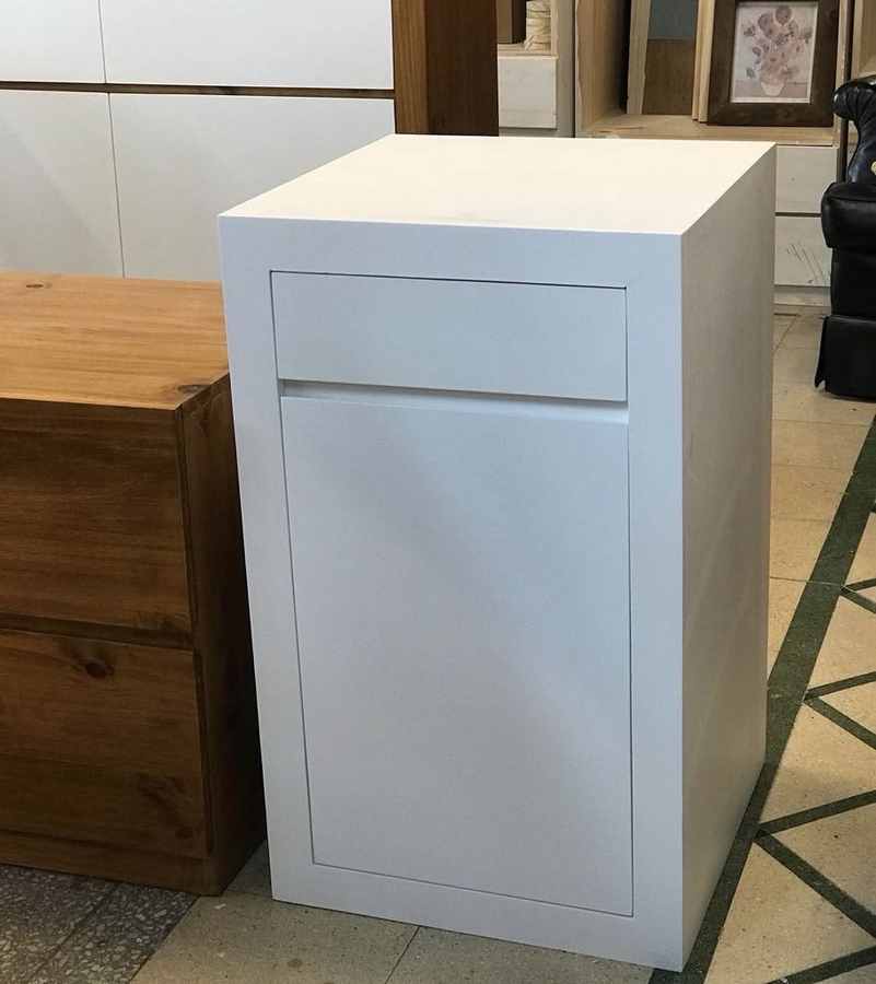 Mesa de luz modelo 15 de Mueblería Longhi