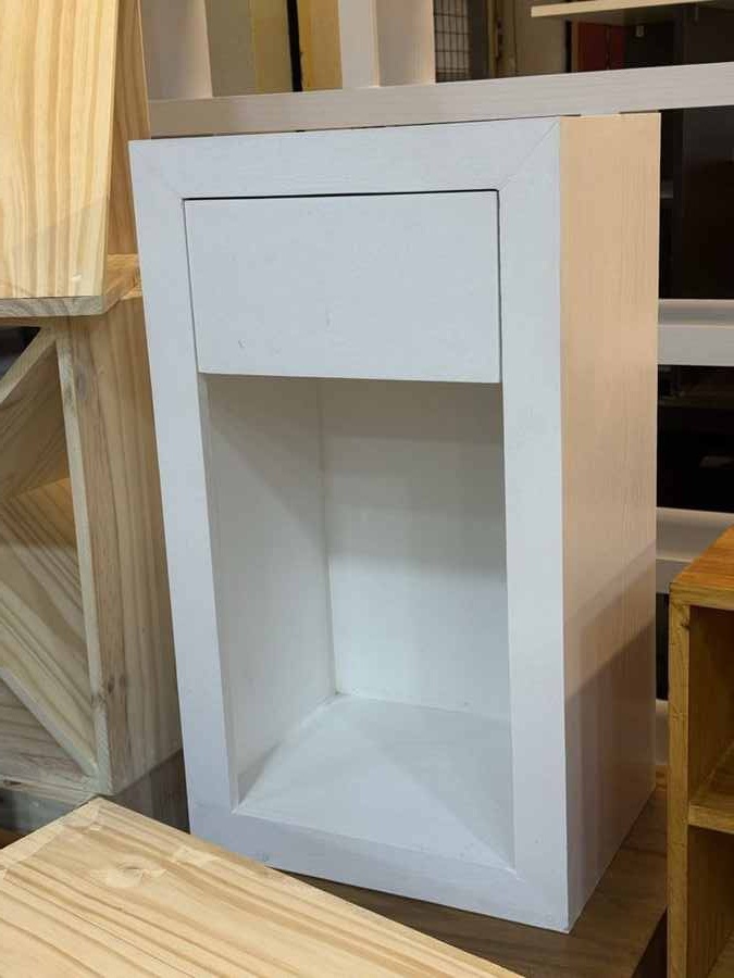Mesa de luz modelo 17 de Mueblería Longhi