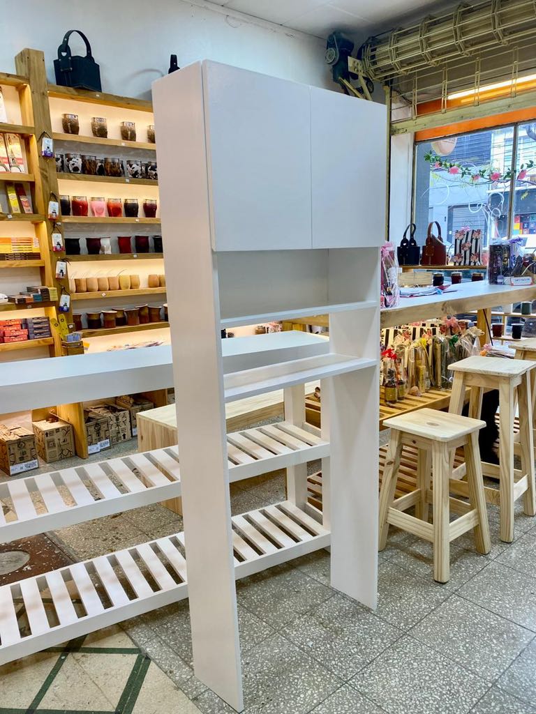 Modelo nuevo 17, primera foto de Mueblería Longhi